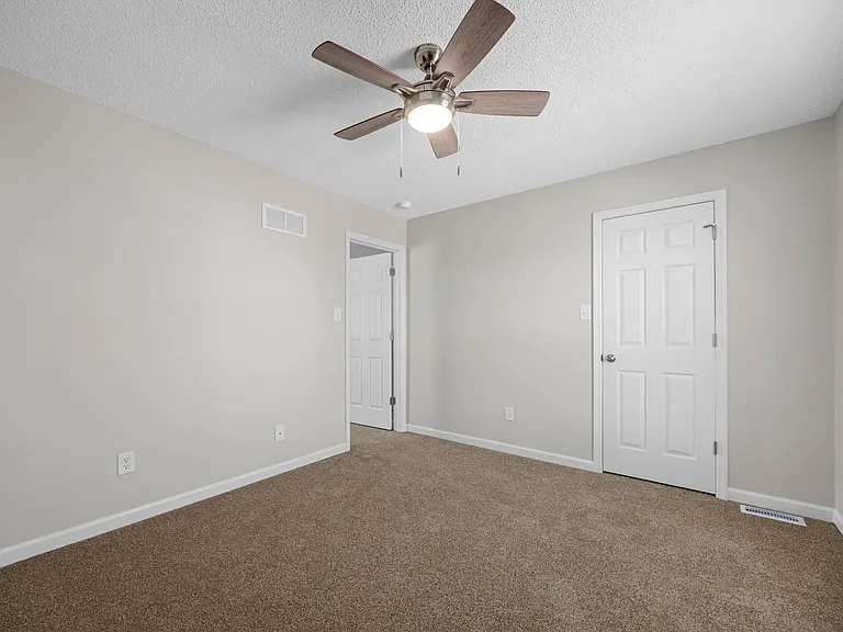 1012 Chesterfield Dr — Photo 27