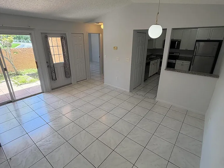 1440 Malibu Cir NE #101 — Photo 5