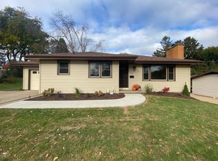 2265 Evergreen Dr, Dubuque, IA 52001