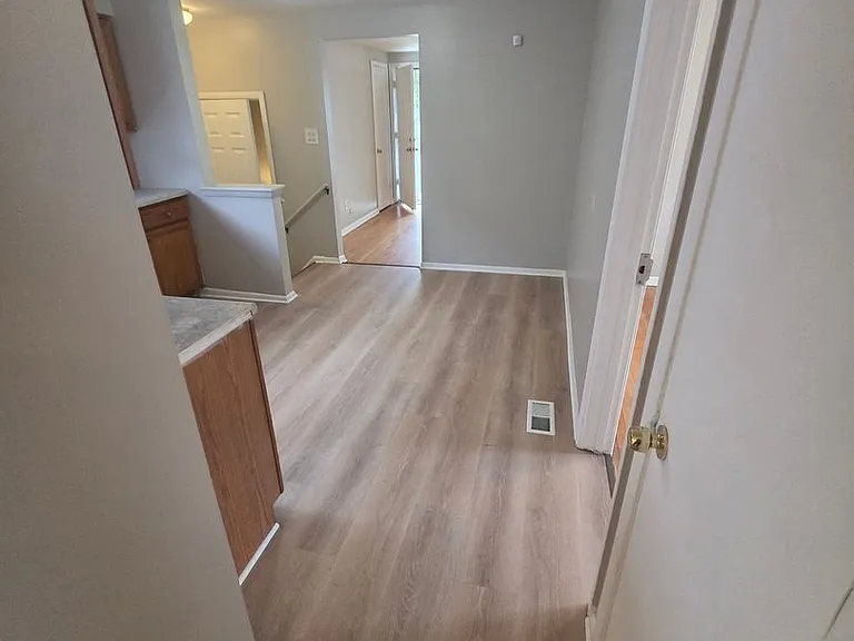 10306 S Corliss Ave — Photo 11