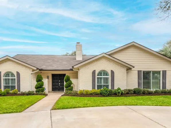 3119 Broadmoor Dr, Sugar Land, TX 77478