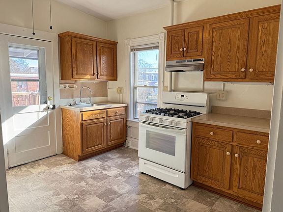 2nd image of 319 N Charlotte St #2