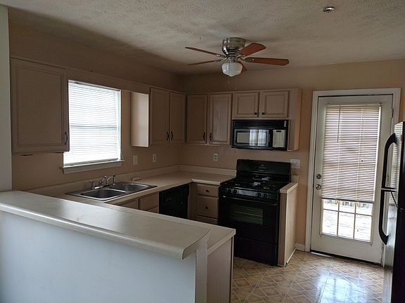 3rd image of 2355 Wellington Cir