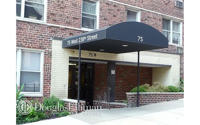 Sold by Douglas Elliman | media 24