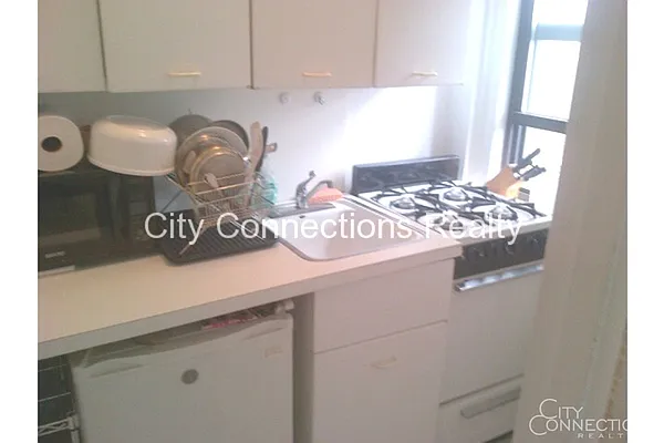 Rented by City Connections Realty | media 16