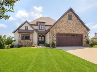 7662 Rolling Green Ave NW, Canton, OH 44646