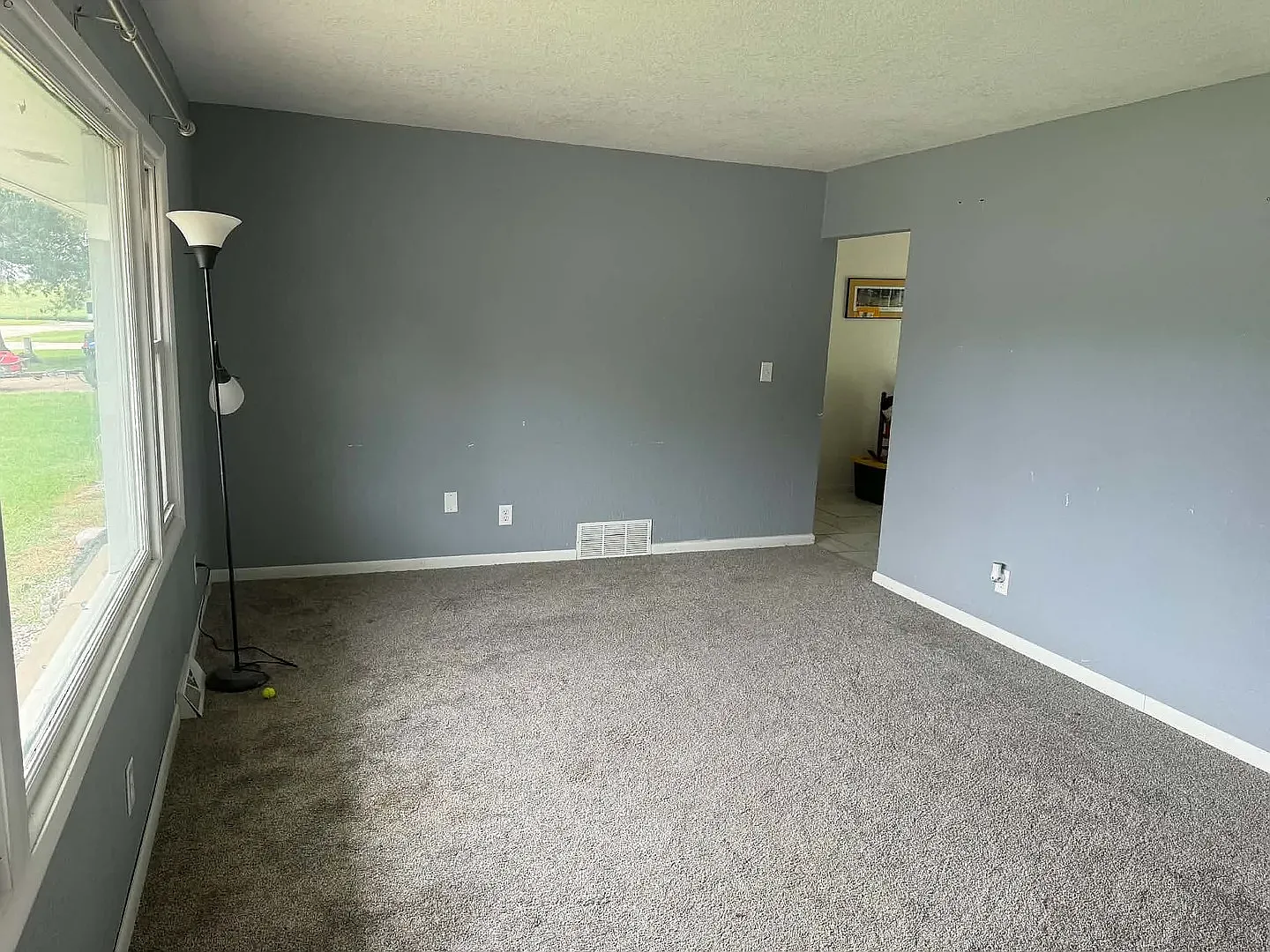 3 bed, 1.5 bath, 1104 sqft, $1,150 — Photo 2