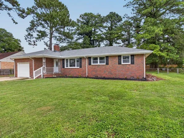105 Cottonwood Ln, Chesapeake, VA 23320