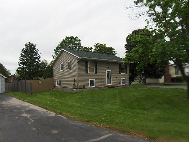 2nd image of 632 1/2 Lakeport Rd
