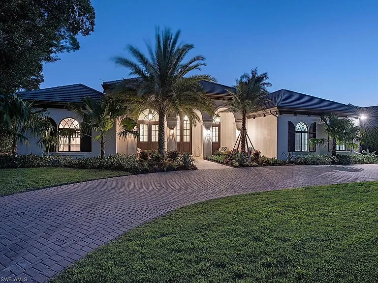 740 Banyan Blvd — Photo 2