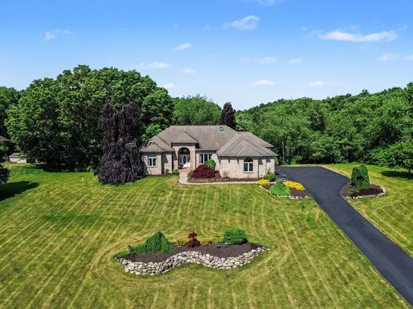 888 Ridge Rd, Chelsea, MI 48118