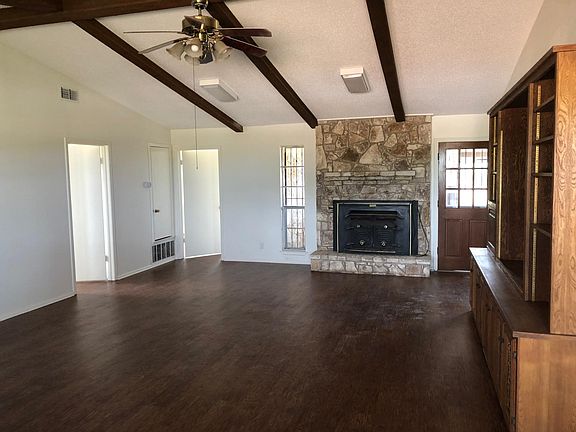 Huge family room w fireplace.
