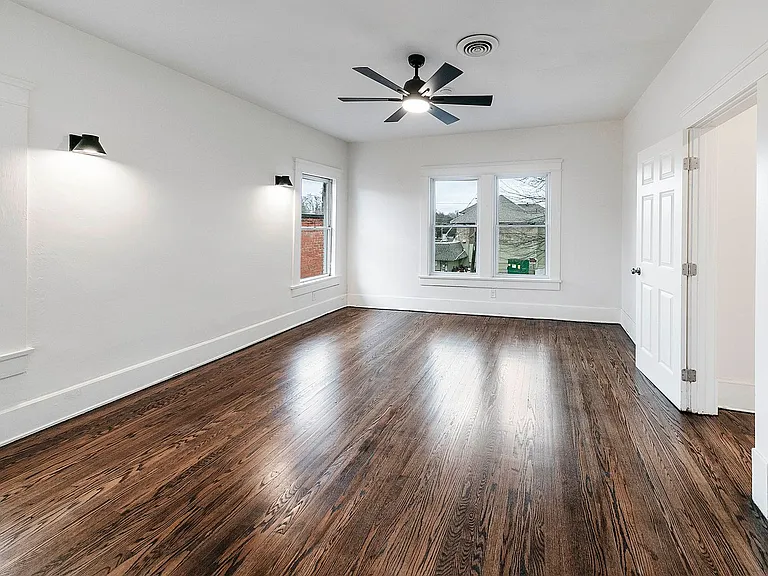 104 E Glenwood Ave — Photo 35