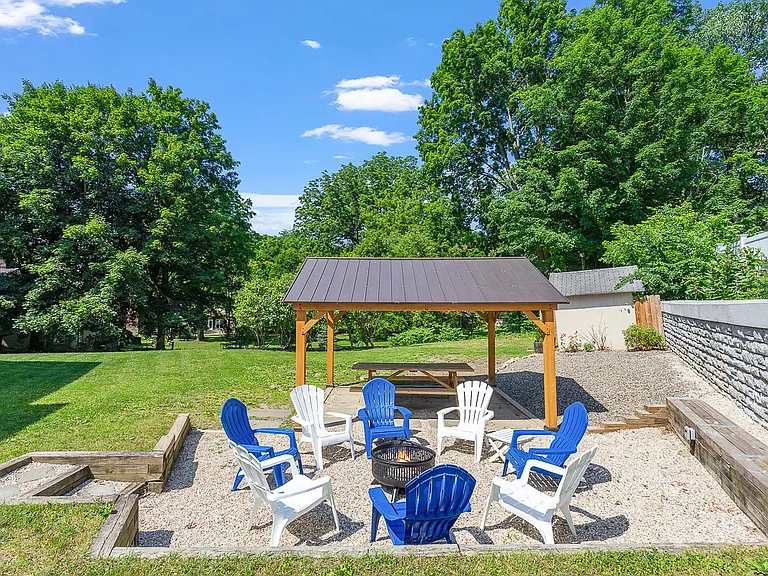 387 Maple Ave — Photo 40
