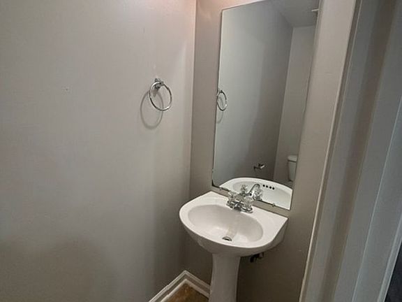 5th image of 314 Stewarts Landing Cir