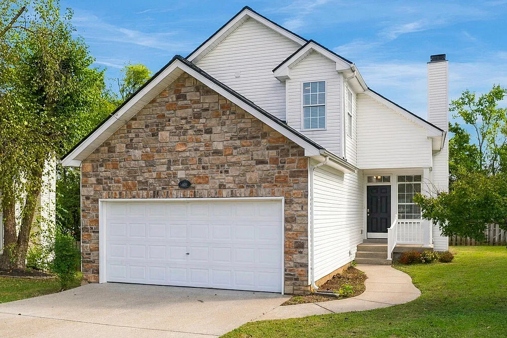 3 bed, 2.0 bath, 1374 sqft, $2,230 — Photo 4