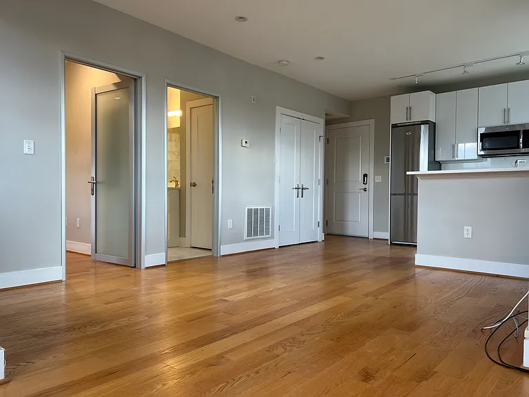 1209 G St SE #8 — Photo 8