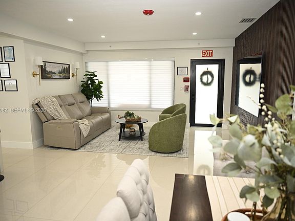 5th image of 850 W 51st Pl