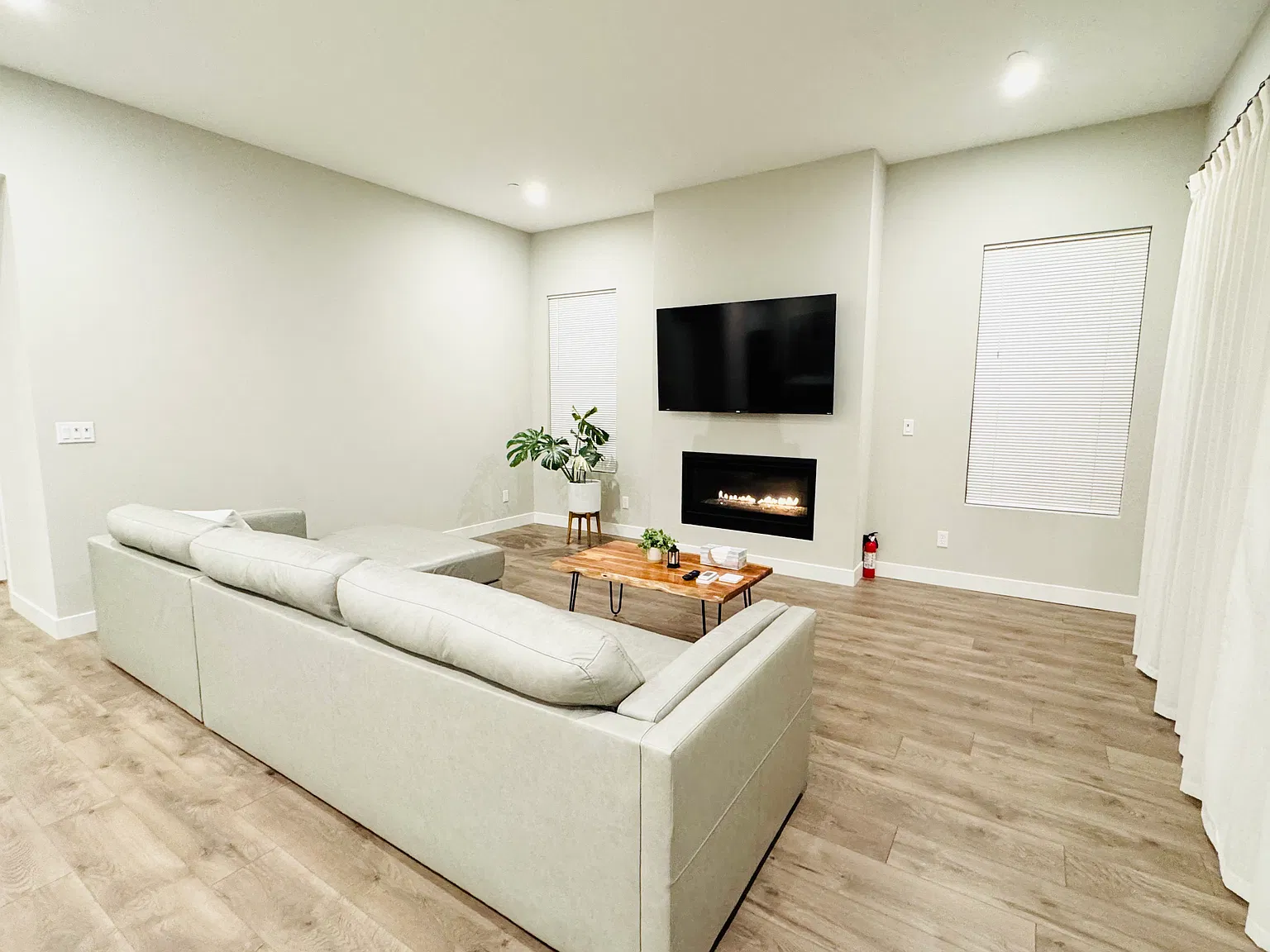 3 bed, 1649 sqft, $4,500 — Photo 3