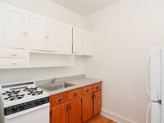 2nd image of 4851 N Damen Ave APT 109