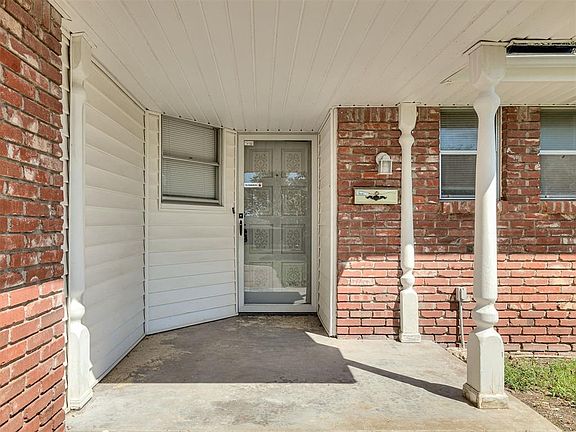 2nd image of 2525 SW 69th St