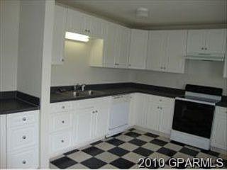4th image of 4940-46A Deveron St