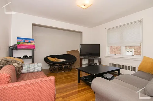 8 Euston St #16 Photo 1