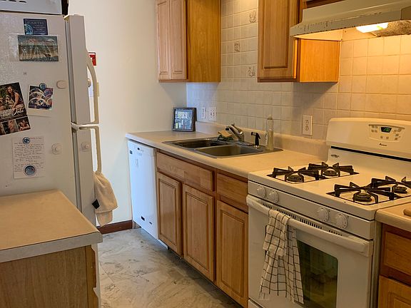 3rd image of 9 Irving St