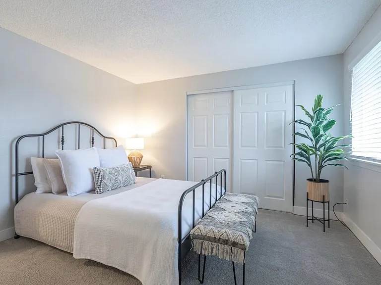 Somerset West Apartments — Photo 35