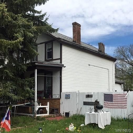 2nd image of 153 10th St