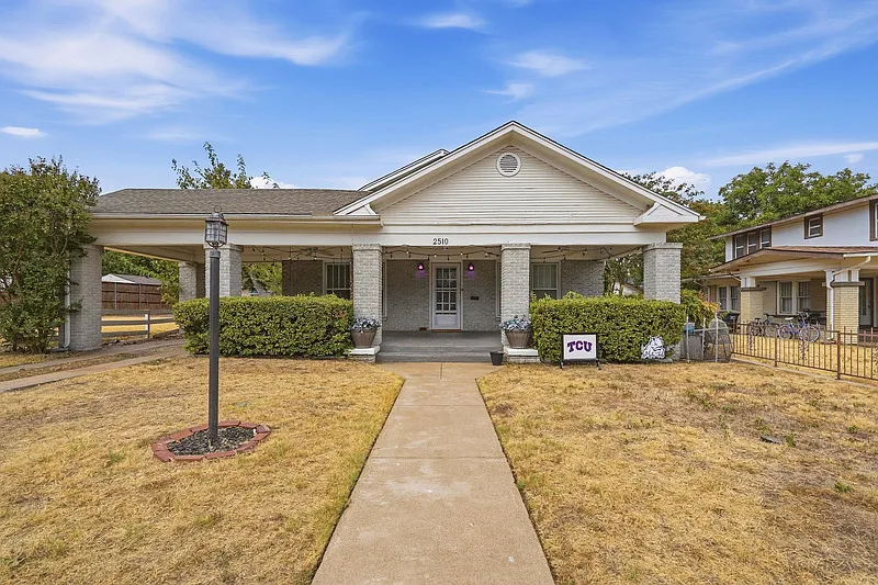 4 bed, 2.0 bath, 2148 sqft, $4,500 — Photo 3