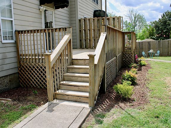 Large back deck for entertaining