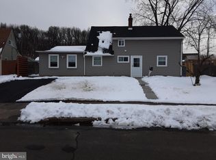 12 Ring Ln, Levittown, PA 19055