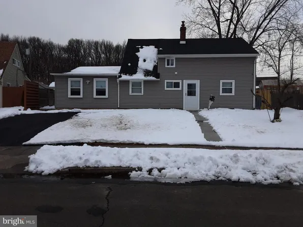 12 Ring Ln, Levittown, PA 19055