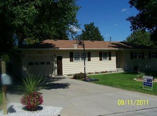 1504 Skyline Dr, Norfolk, NE 68701