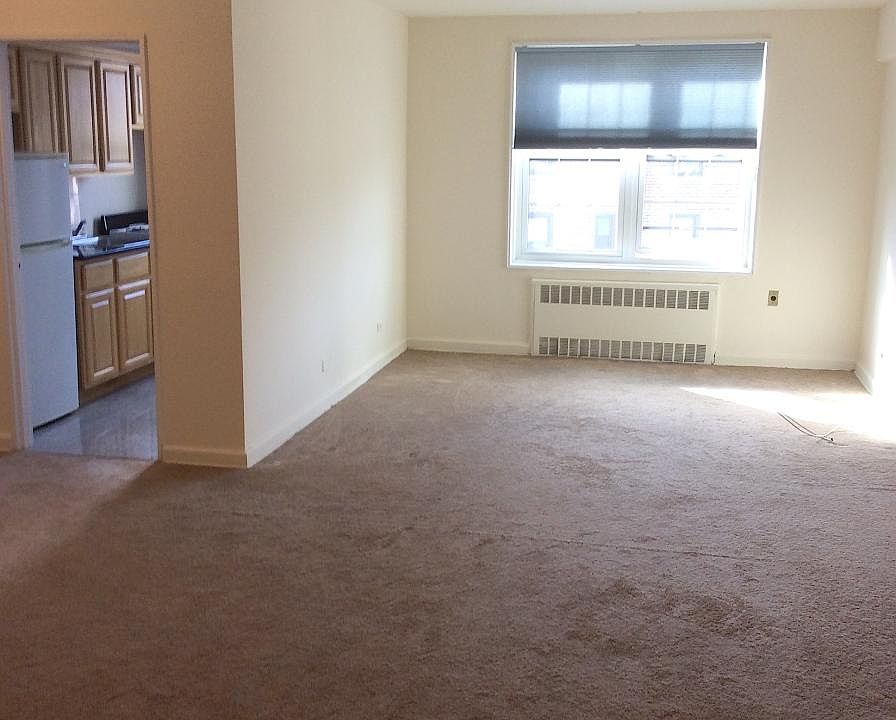 1st image of 140-35 Burden Cres #6