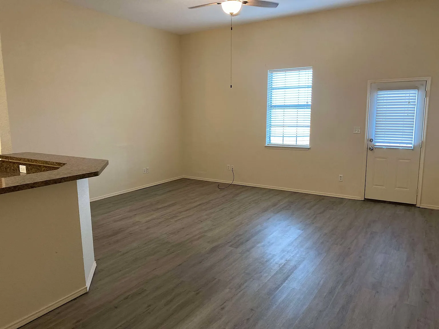 3 bed, 2.5 bath, 1500 sqft, $1,250 — Photo 3