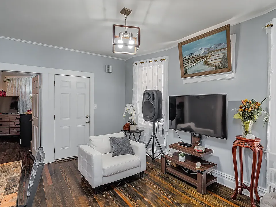 22 Sears Pl #1