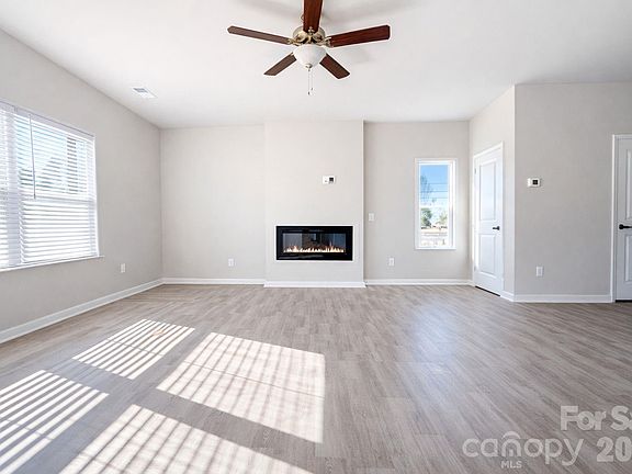 3rd image of 13123 Hamilton Rd