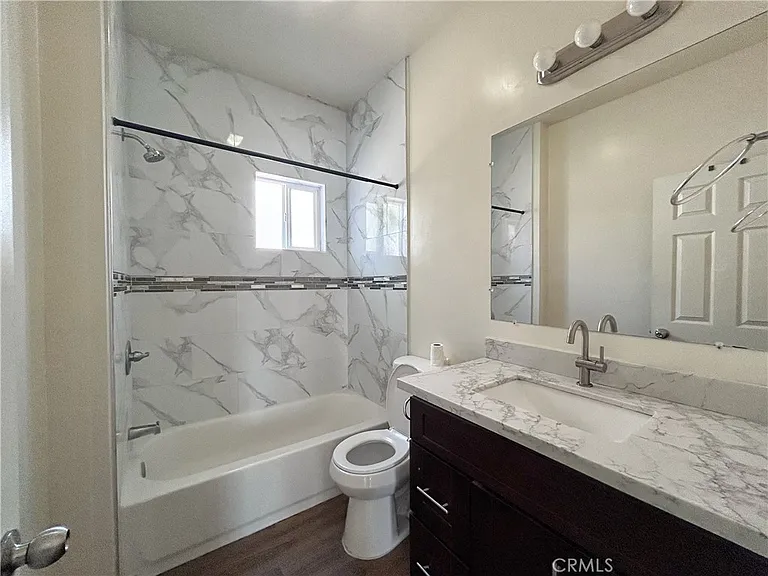 946 Barbara Ln — Photo 4