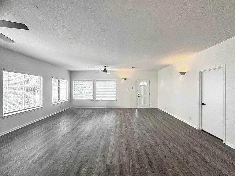 3410 Speedway #B — Photo 12