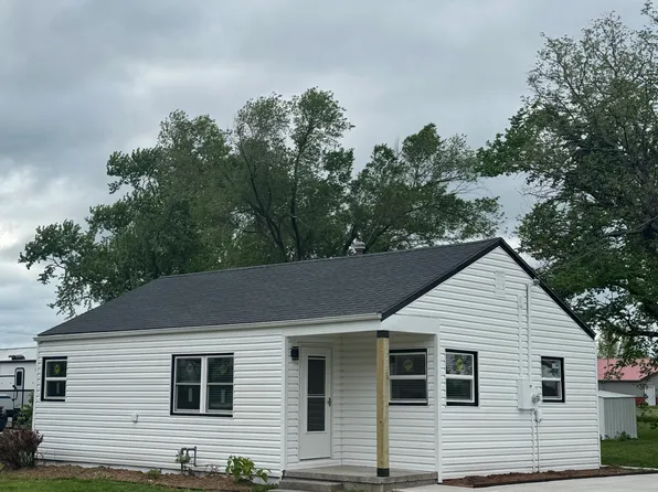 601 Holden St, East Lynne, MO 64743