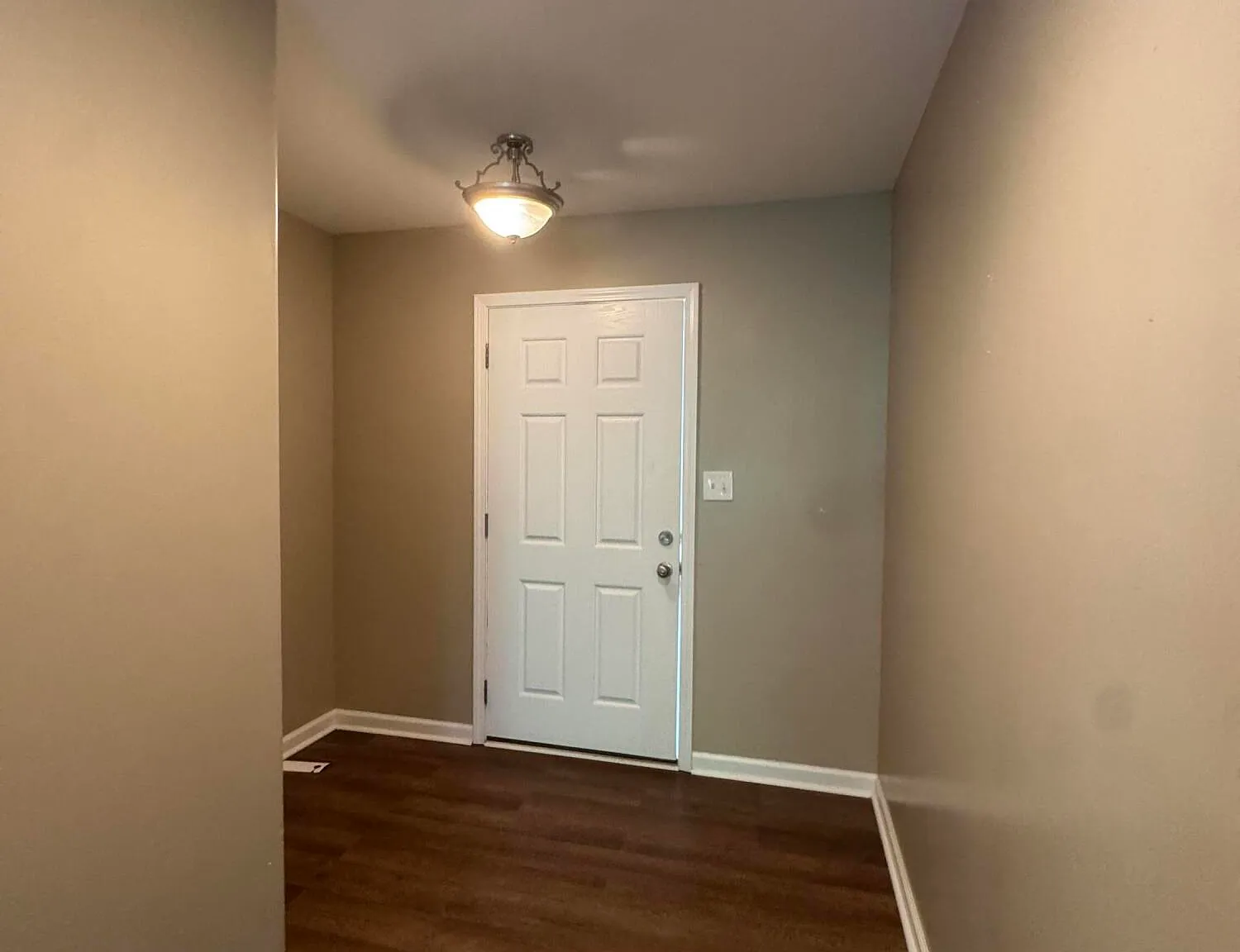 4 bed, 3.5 bath, 3076 sqft, $2,495 — Photo 2