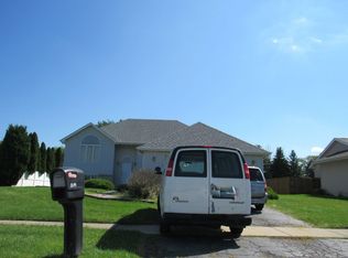 9007 Pineview Ln, Crown Point, IN 46307