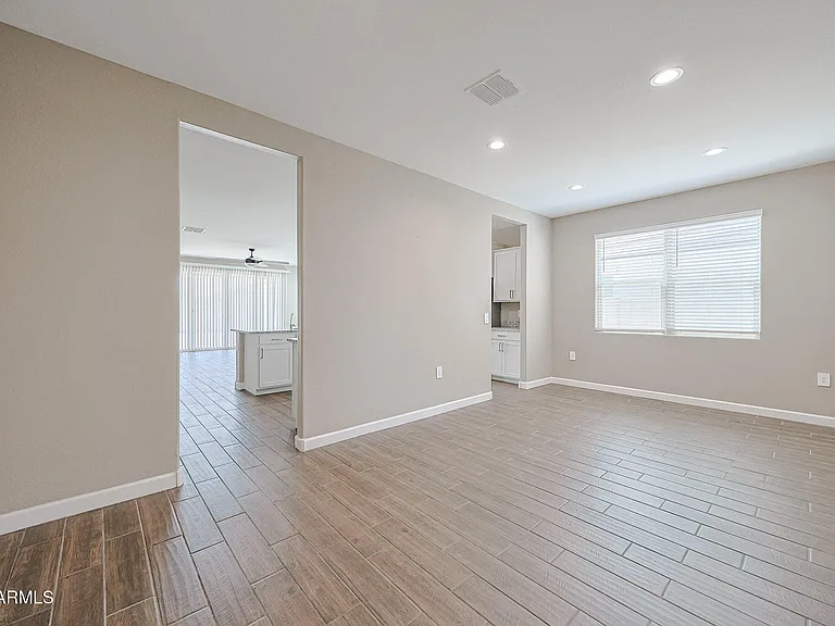 30897 W Catalina Dr — Photo 5