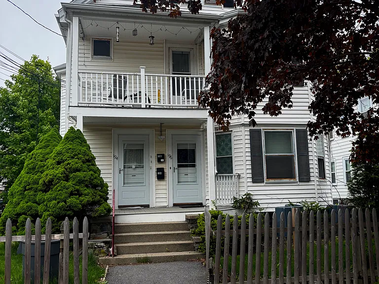 194-196 Robbins St #3 — Photo 8
