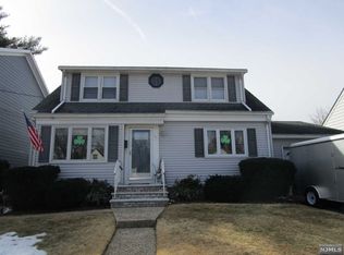 23 Schlosser Dr, Rochelle Park, NJ 07662