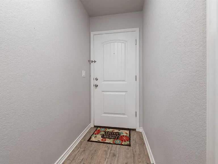 145 Ellis Ct #B — Photo 5
