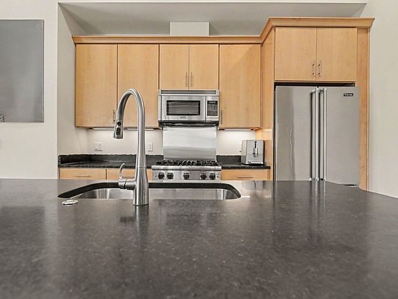 4th image of 410 N 1st St #203