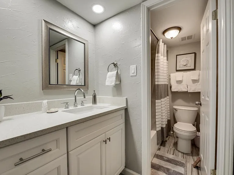 E Avenue J — Photo 12